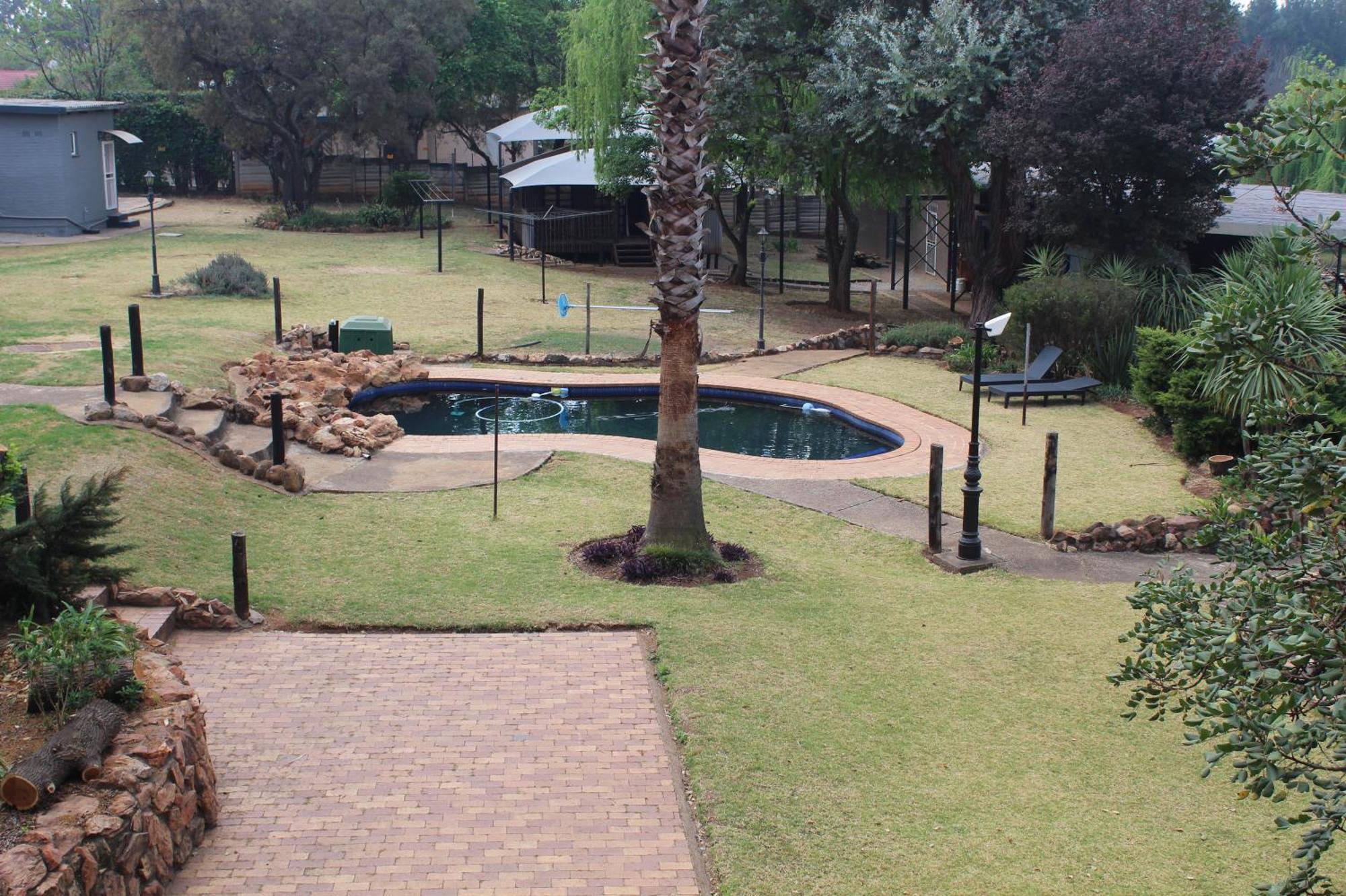 Self-Catered Apartment With Pool Krugersdorp Room photo